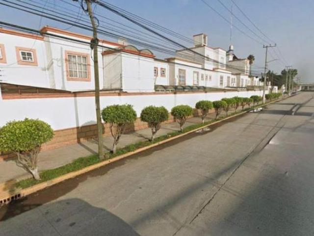 CASA DE 3 NIVELES CON 2 RECÁMARAS REMATE, TULTITLÁN TGLJ28