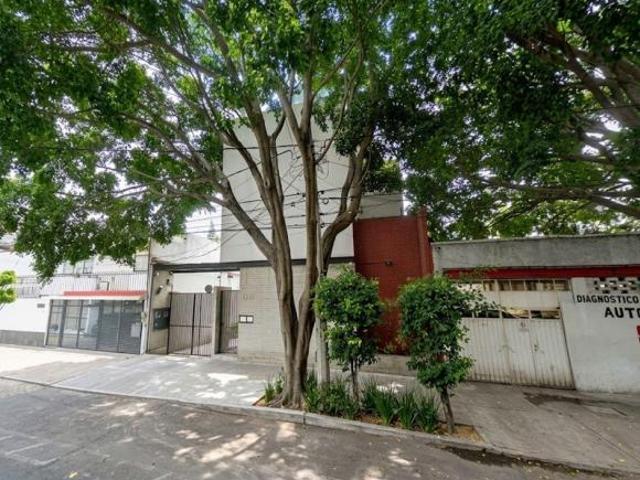 CASA DE 3 NIVELES CON JARDÍN Y 3 ESTACIONAMIENTOS EN BENITO JUÁREZ TGLJ23