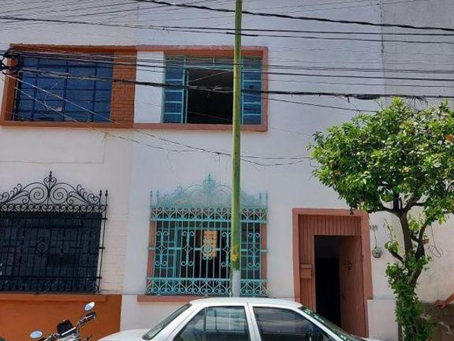 Casa de 3 Niveles en Venta | Colonia Americana