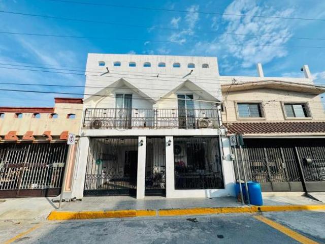 Casa de 3 Niveles en Venta en Costa del Sol, San Nicolás