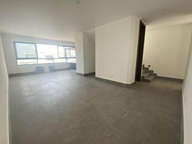 Casa de 3 Niveles en Cumbres Elite Premier