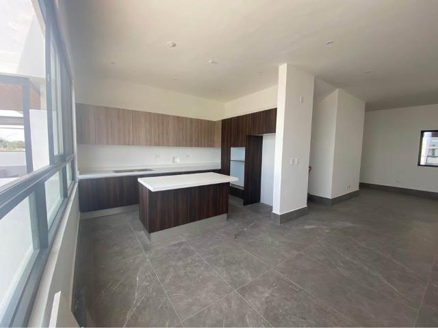 Casa de 3 Niveles en Cumbres Elite Premier