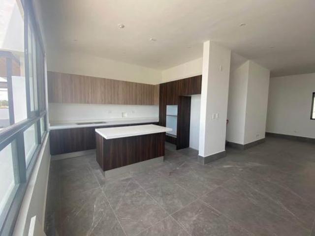 Casa de 3 Niveles en Cumbres Elite Premier en Venta