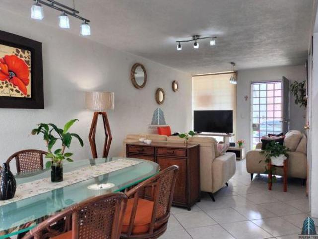 Casa de 3 niveles en Fraccionamiento Misión la Floresta II