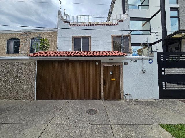 casa de 3 niveles en renta en colinas de la normal, guadalajara