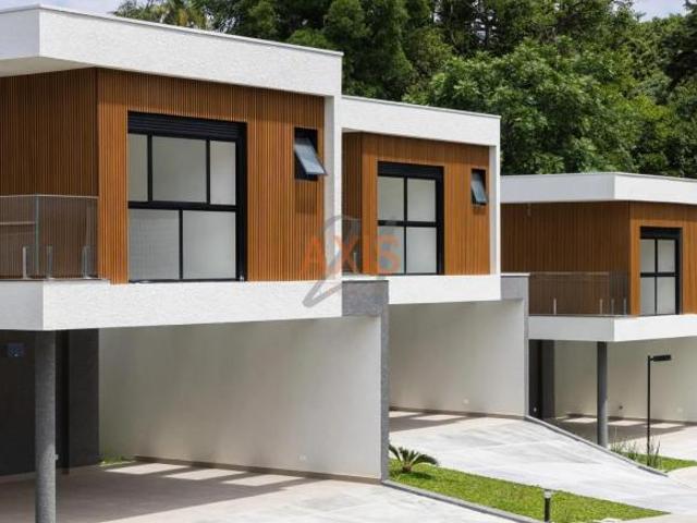 Casa de 3 Suítes à Venda no Residencial Zenith | Santo Inácio Curitiba