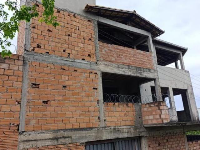 Casa de 3 pavimentos à venda no Laranjeiras Betim MG