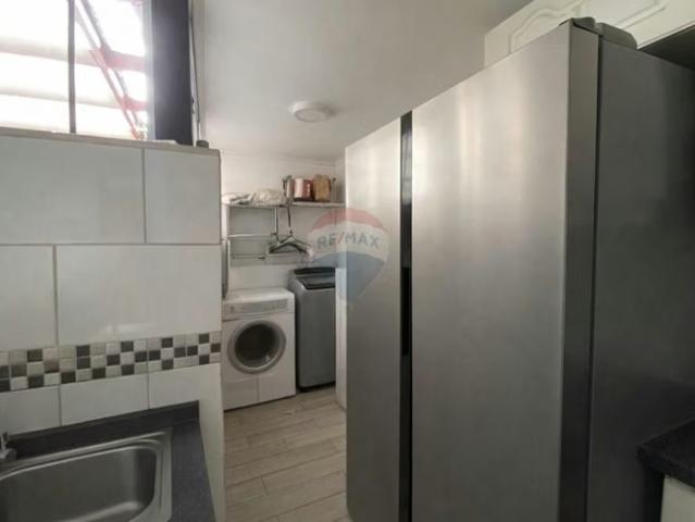 Casa de 3 pisos, 4 dormitorios 2 baños | 4 dormitorios por 3990.00 en La Florida