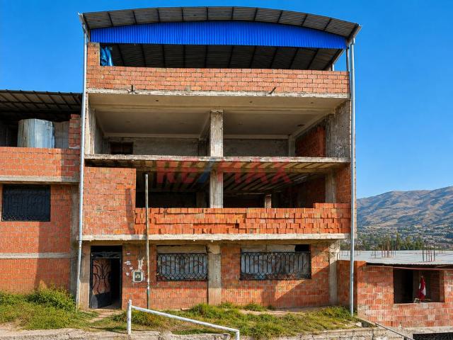 Casa De 3 Pisos Con Doble Frentera | Poroy, Cusco
