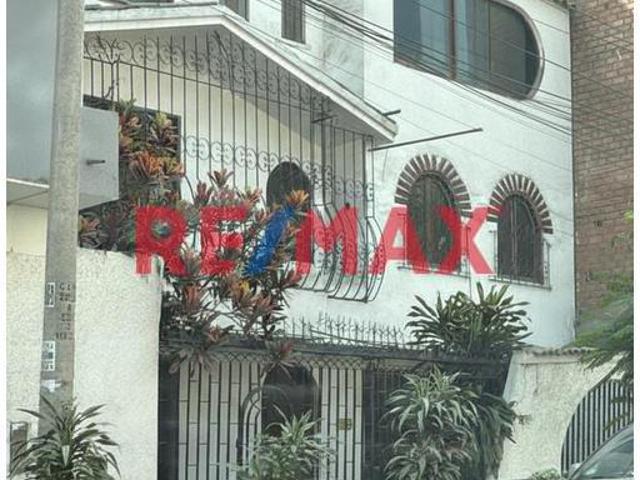 Casa De 3 Pisos Con 2 Locales Comerciales Y 3 Departamentos – Ideal Para Inversión En San Juan De Lurigancho