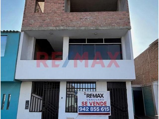 Casa De 3 Pisos + Azotea Manuel Arevalo