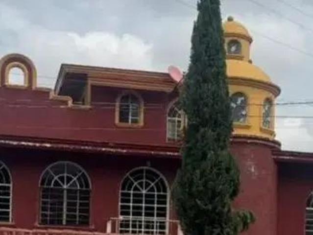 CASA DE 3 PLANTAS EN TLAQUEPAQUE