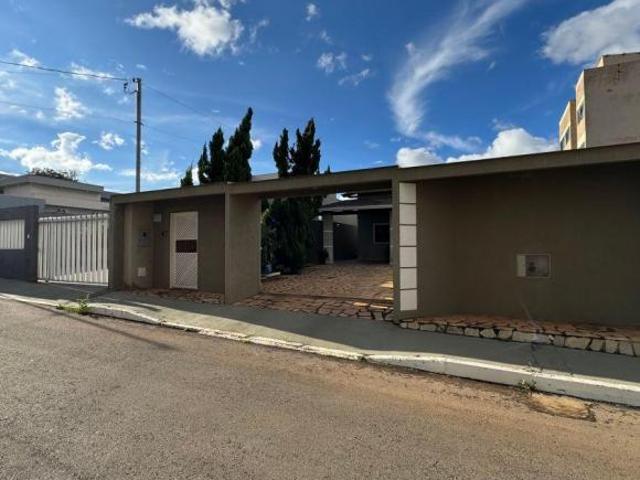Casa de 3 quartos, 1 suíte, c/ armários, lote 530 m², condomínio, rua 5