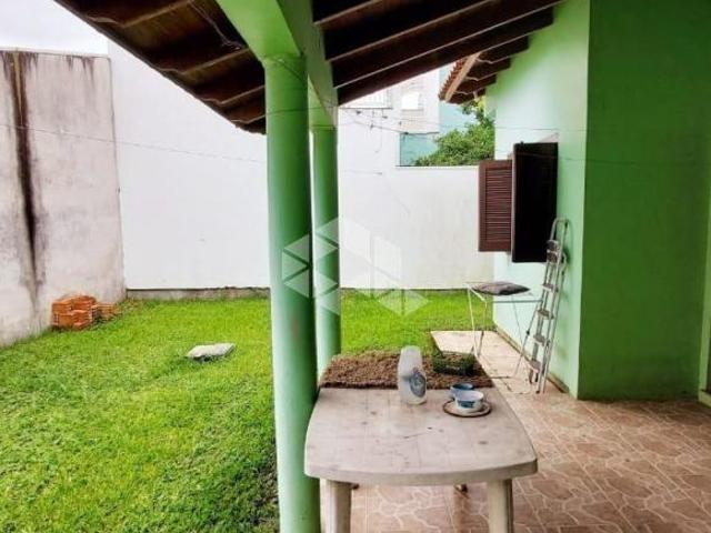 Casa de 3 quartos, 1 suíte, Garagem coberta