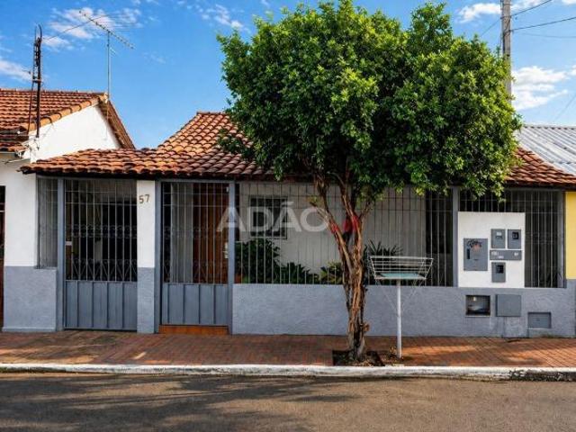 Casa de 3 Quartos + 2 Casas de 2 Quartos no Setor Central Casa de Rua com 7 Quarto s à Venda por R$