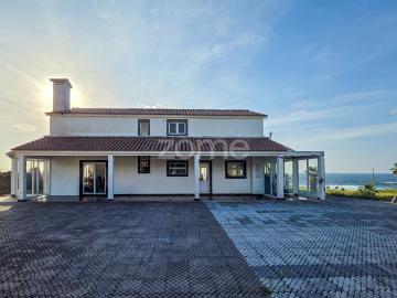Casa de 3 quartos + casa de hóspedes, com piscina em Mosteiros
