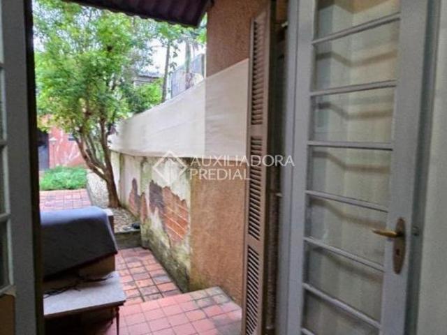 Casa de 3 quartos com 1 vaga à venda no Bairro Floresta em Porto Alegre