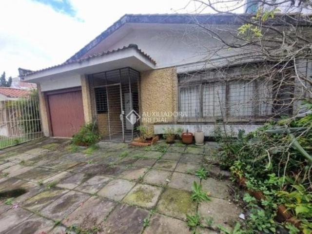 Casa de 3 quartos com 2 vagas à venda no bairro Jardim Lindóia em Porto Alegre