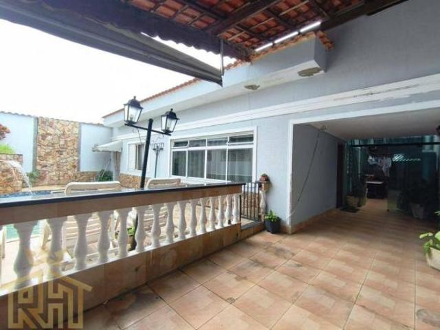Casa de 3 quartos com edícula no bairro de Guilhermina em Praia Grande SP Está em busca do ref