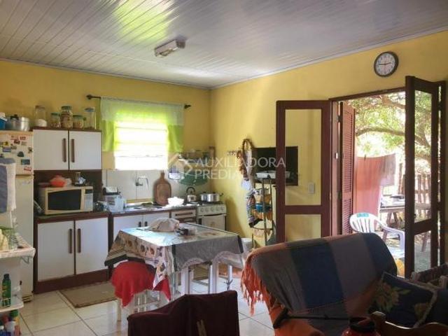 Casa de 3 quartos e pátio rua Mariluz Balneário Pinhal RS
