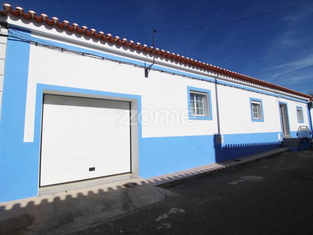 Casa de 3 quartos com quintal e garagem em Pedrógão do Alentejo