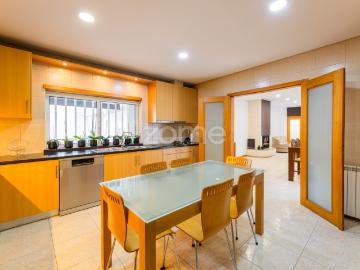 Casa de 3 quartos, com terraço e garagem, São Vitor, Braga