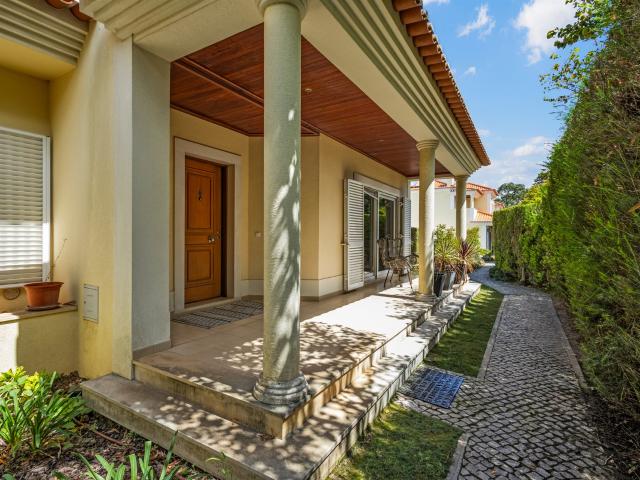 Casa de 3 Quartos + escritório em condomínio privado | Albar. 221m² Rio De Mouro