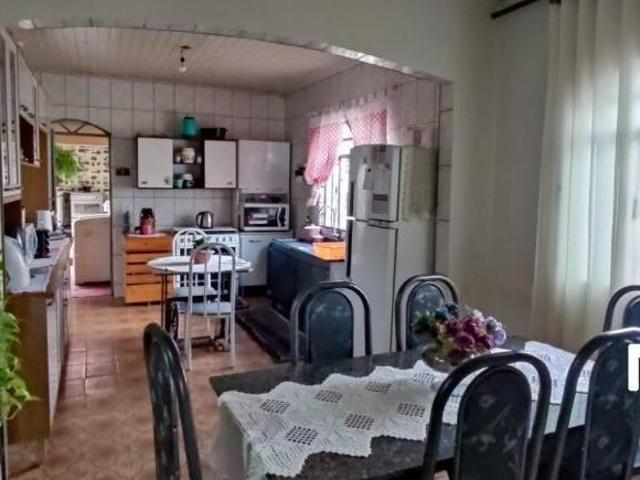casa de 3 quartos no Jardim Tropical, Cianorte PR: 2 salas, 2 banheiros, 2 vagas, 135,11 m²!