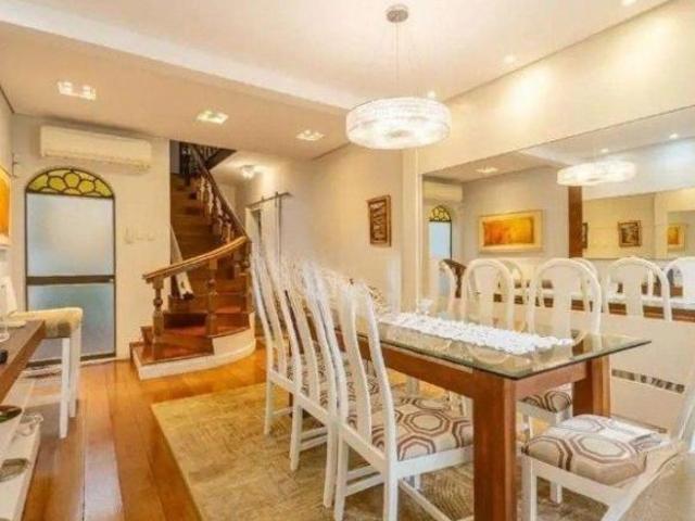 Casa de 3 quartos, piscina, churrasqueira, 7 vagas no bairro Tristeza