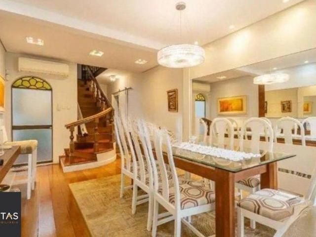 Casa de 3 quartos, piscina, churrasqueira, 7 vagas no bairro Tristeza