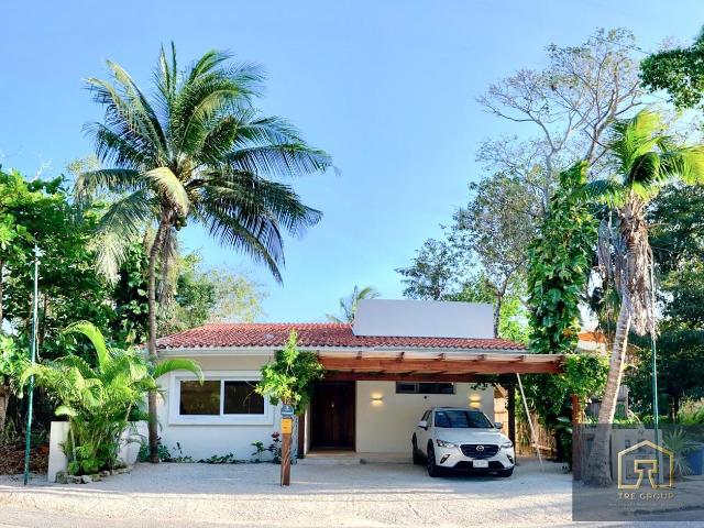 Casa de 3 rec. en un solo nivel en RENTA
