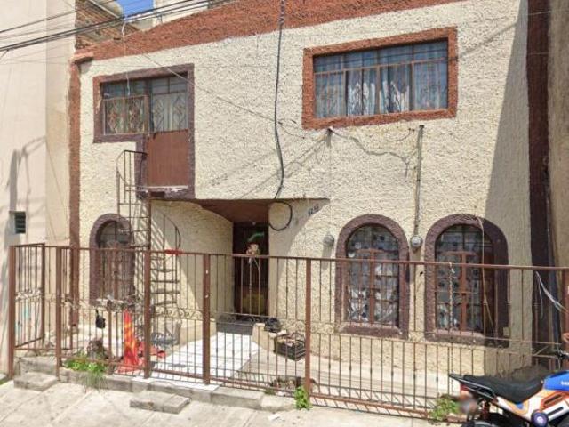 CASA DE 3 RECÁMARAS CON 380 M² DE CONSTRUCCIÓN EN GUADALAJARA, JALISCO TGLJ27