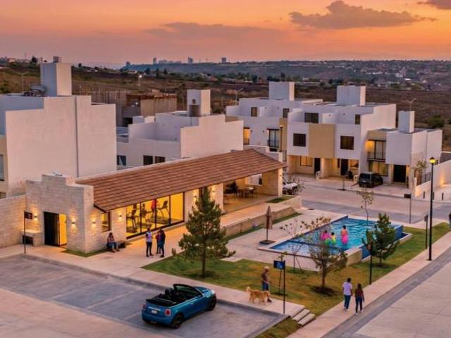 Casa de 3 recamaras con vestidor y baño en cada recamara