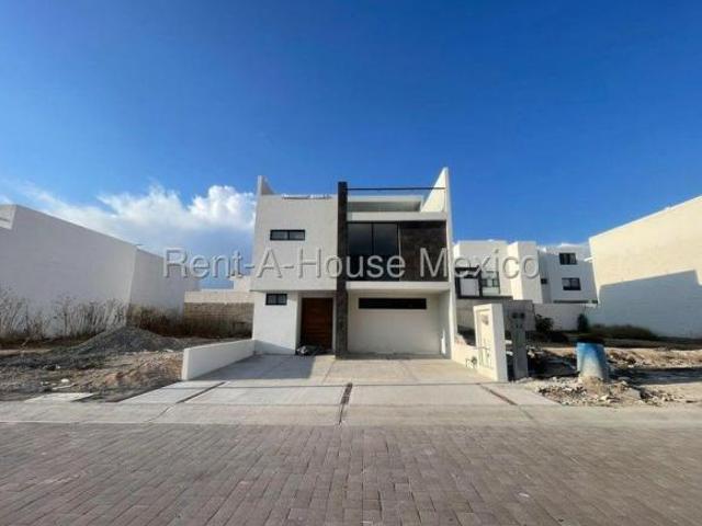 Casa de 3 recámaras con amenidades y vigilancia en Cañadas del Arroyo RAH2586