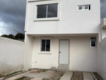 Casa de 3 recámaras con barra con parrilla empotrada en cocina
