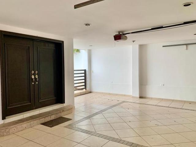 CASA DE 3 RECÁMARAS EN FRACC. MONTECARLO