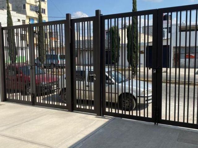 Casa de 3 Recámaras en Fraccionamiento Alborada. Piracantos