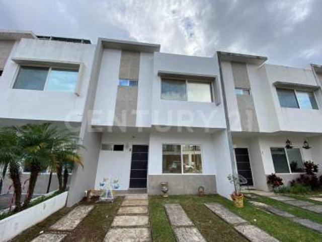 Casa de 3 Recámaras en Renta en Jardines del Sur 4 C4161