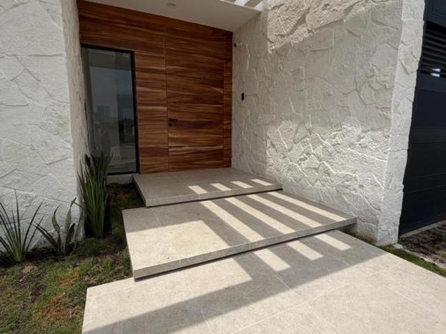 Casa de 3 recamaras en venta, con jardín, 2 pisos, frente al mar. Riviera veracruz