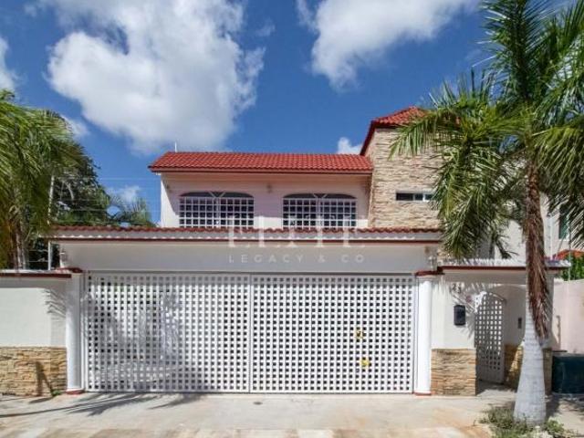 Casa de 3 Recámaras en Venta en SM 19 Cancún Centro