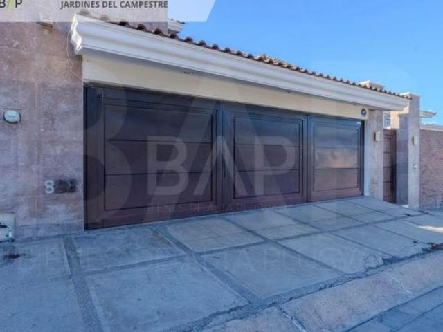 Casa de 3 recámaras en venta y renta en Jardines del Campestre
