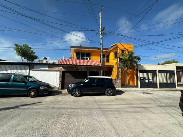 Casa de 3 Recámaras en Venta, 2 Niveles