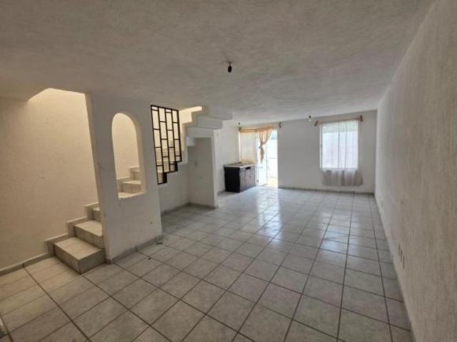 Casa de 3 recámaras y 2 baños en Jardines del Edén, Tlajomulco. Escriturada