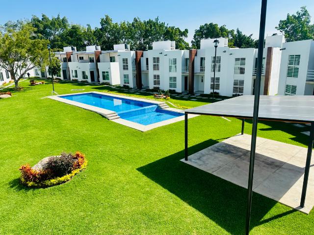 Casa de 3 recámaras 3 baños completos con 2 lugares de estacionamiento