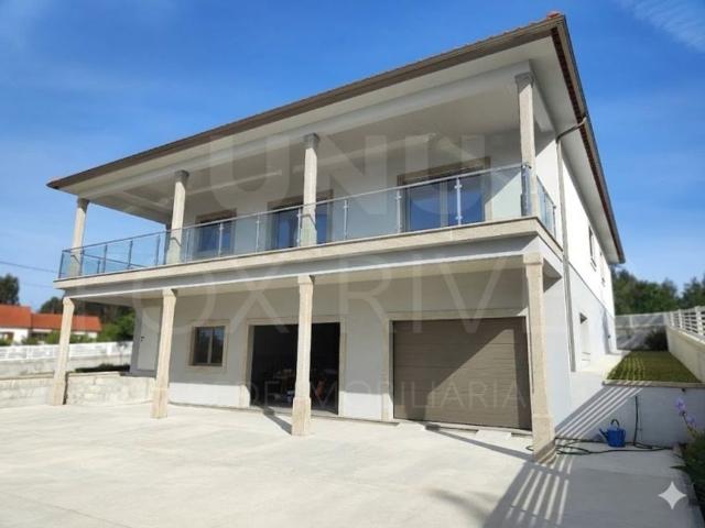Casa de 453 m² à venda Paredes de Coura, Viana do Castelo