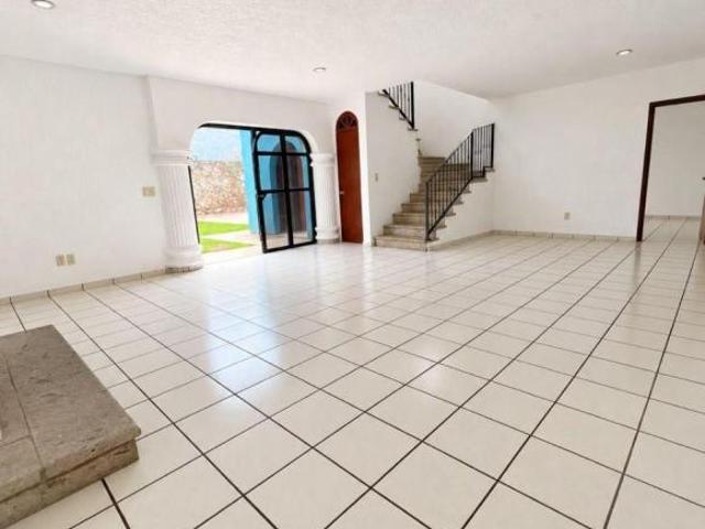 Casa de 450 m² en venta y renta en Ciudad Bugambilias