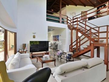 Casa de 458m² em lote de 3.000m²