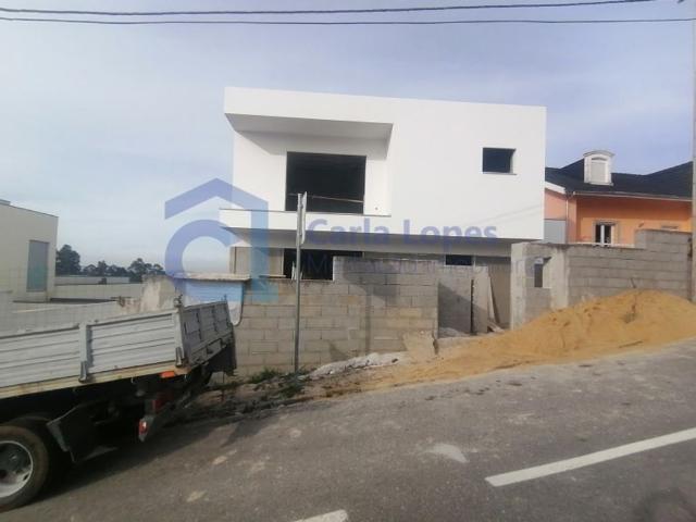 Casa de 460 m² à venda Santa Maria da Feira, Aveiro