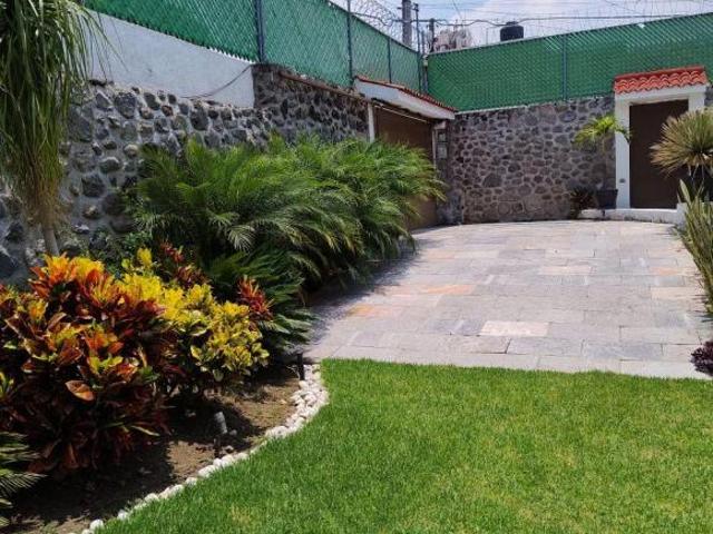 Casa de 460 m² con 5 recámaras en venta en Cuernavaca