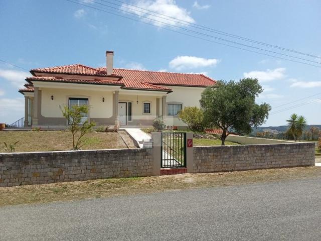 Casa de 469 m² à venda Óbidos, Leiria